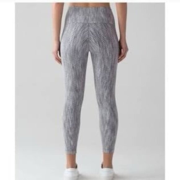 Lululemon Wunder Under Sz 4 High Rise Tights Style W5CAJS Wicking 4 Way Stretch - Picture 1 of 10